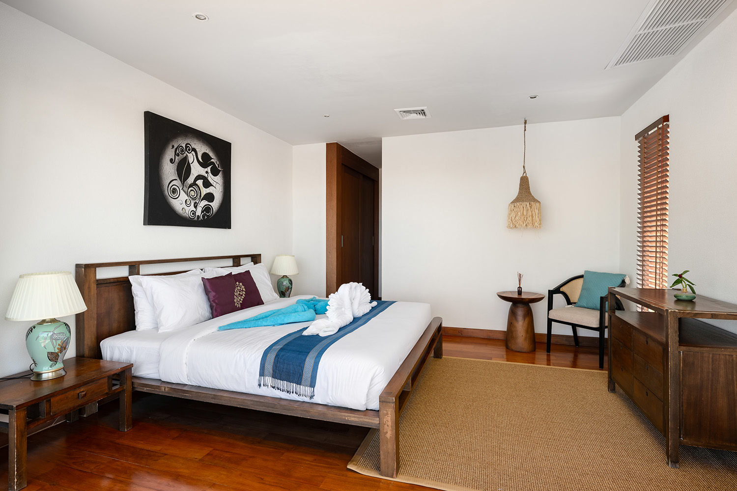 Baan Faa Sai – Renovated 5 Bedroom Seaview Pool Villa in Bangpor for Sale