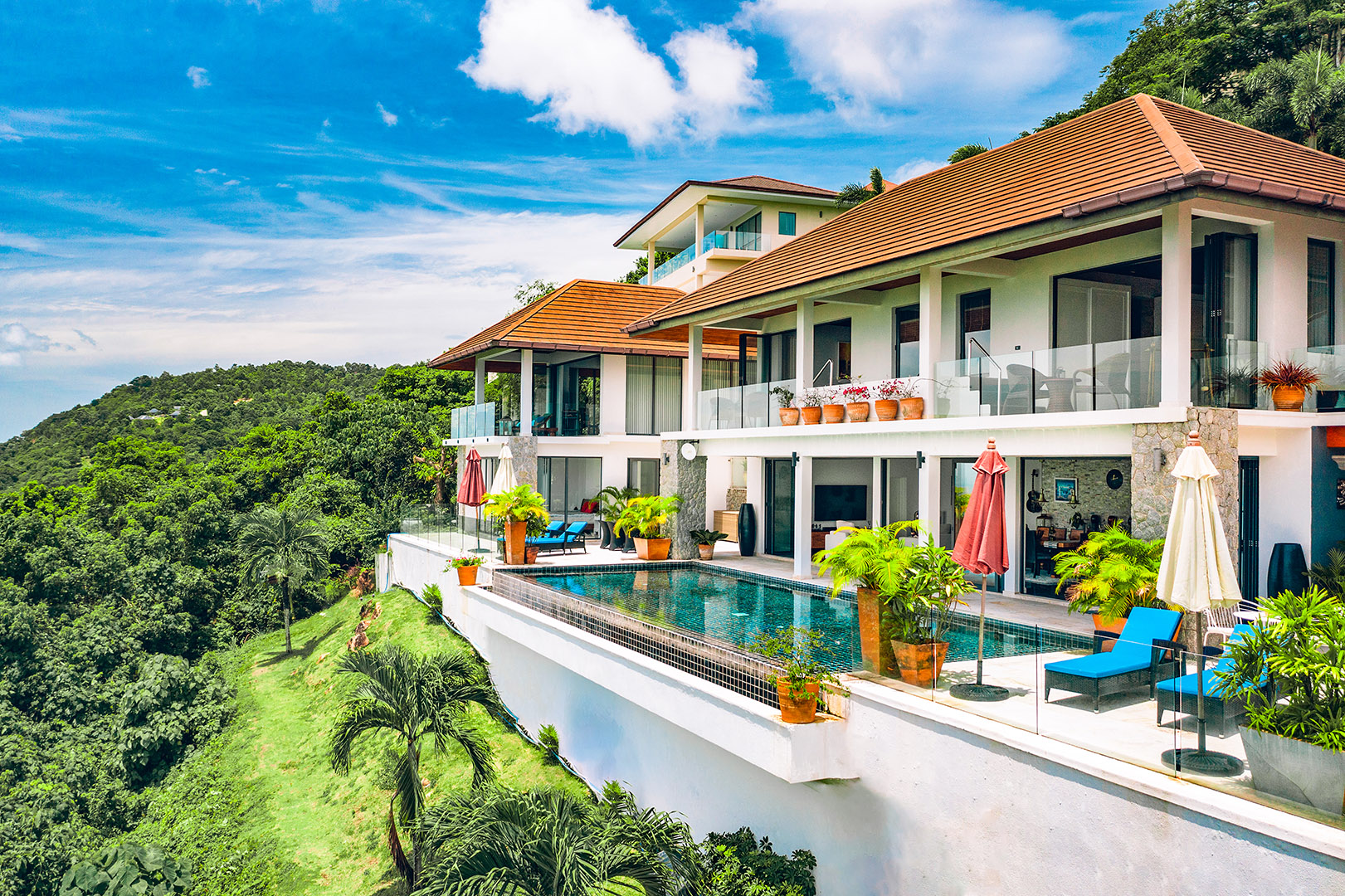 The Peak – Cliffside 5 Bedroom 6 Bathroom Seaview Villa in Bangpor for sale