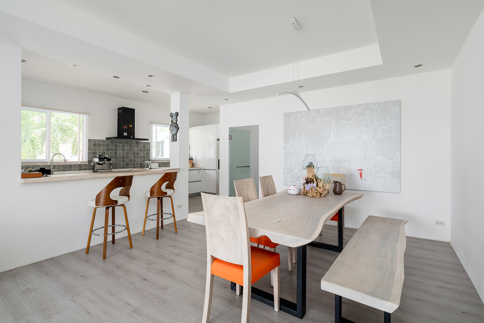 Refurbished 5-Bedroom Garden Pool Villa with Separate Living Spaces in Choengmon For Sale