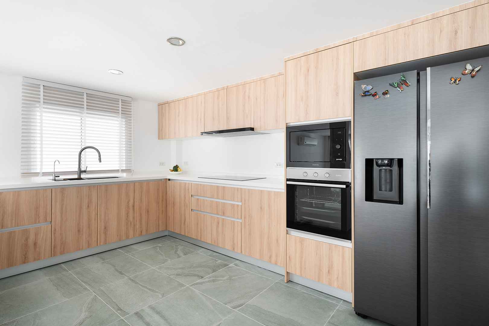 Refurbished 5-Bedroom Garden Pool Villa with Separate Living Spaces in Choengmon For Sale