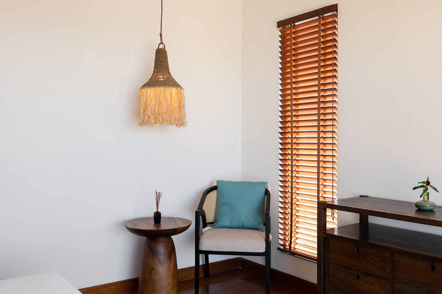 Baan Faa Sai – Renovated 5 Bedroom Seaview Pool Villa in Bangpor for Sale