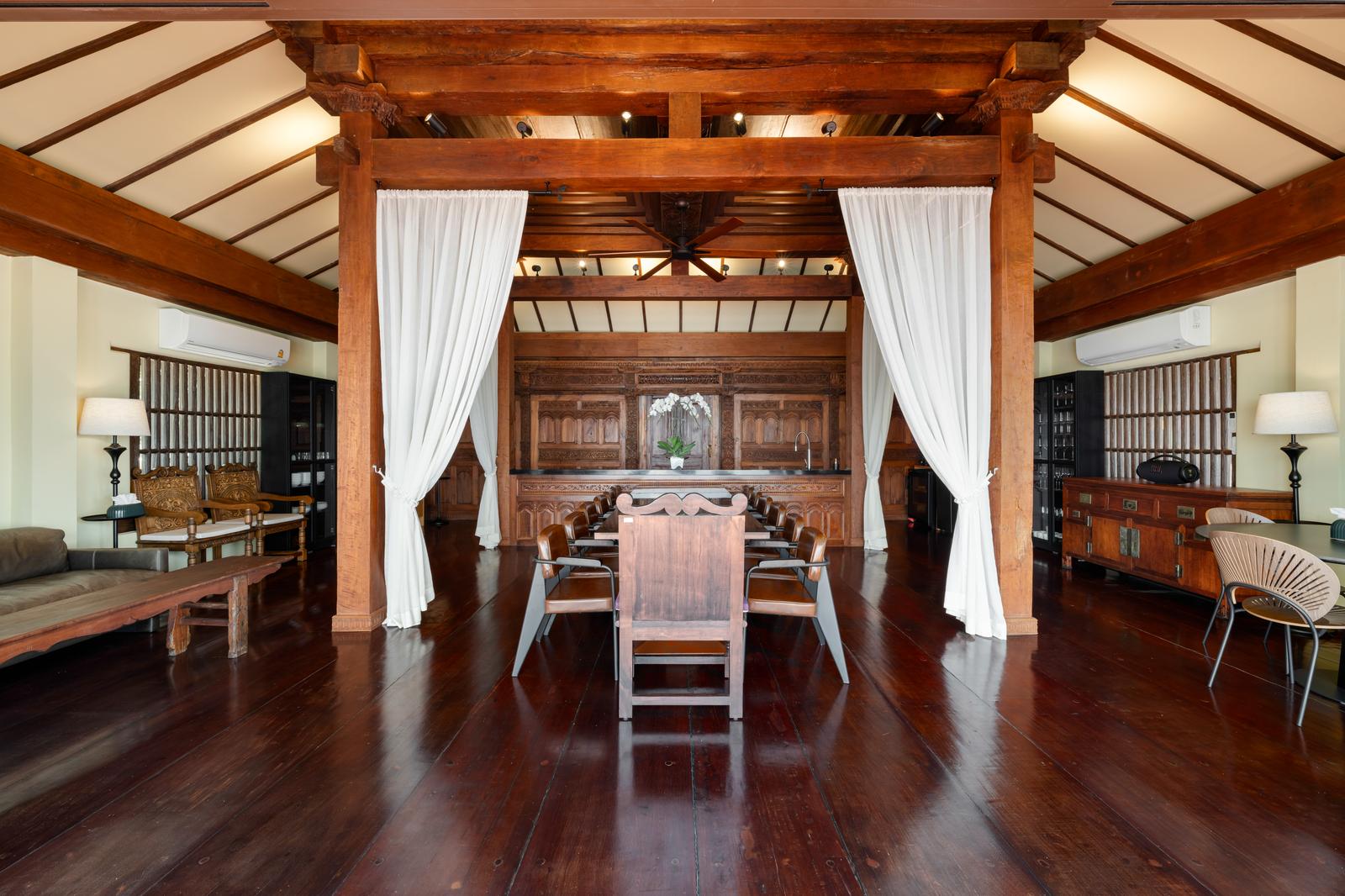 Villa Ladylagoon – Rare 8 Bedroom Beachfront villa in Laem Set for sale