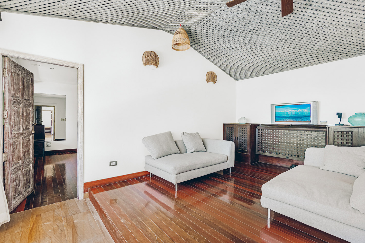 Tongson Beachfront Villa – 3 Bedroom Beachfront Villa in Tongson Bay for Sale