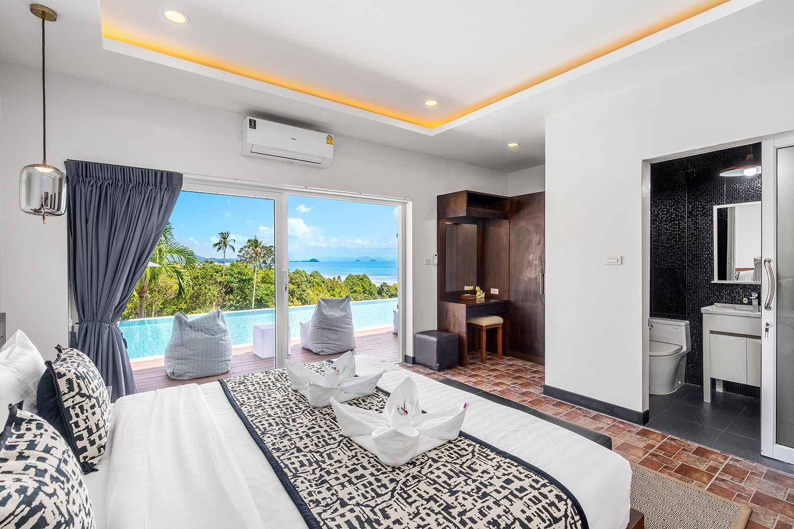 Substantial 9 Bedroom Seaview Pool Villa in Bang Makham for sale