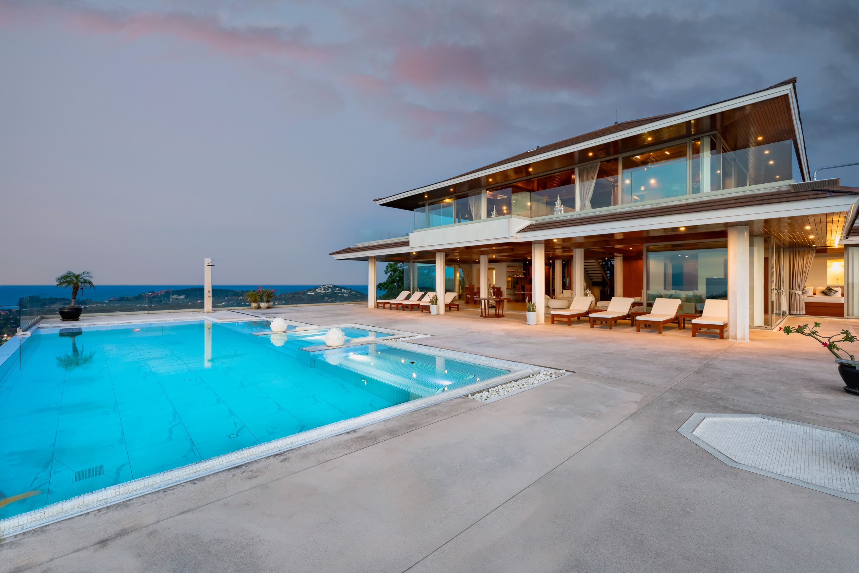 (PRICE REDUCED!) Hilltop Villa with 360-Degree View – 5 Bedroom Villa with Renovation Potential in Plai Laem for Sale