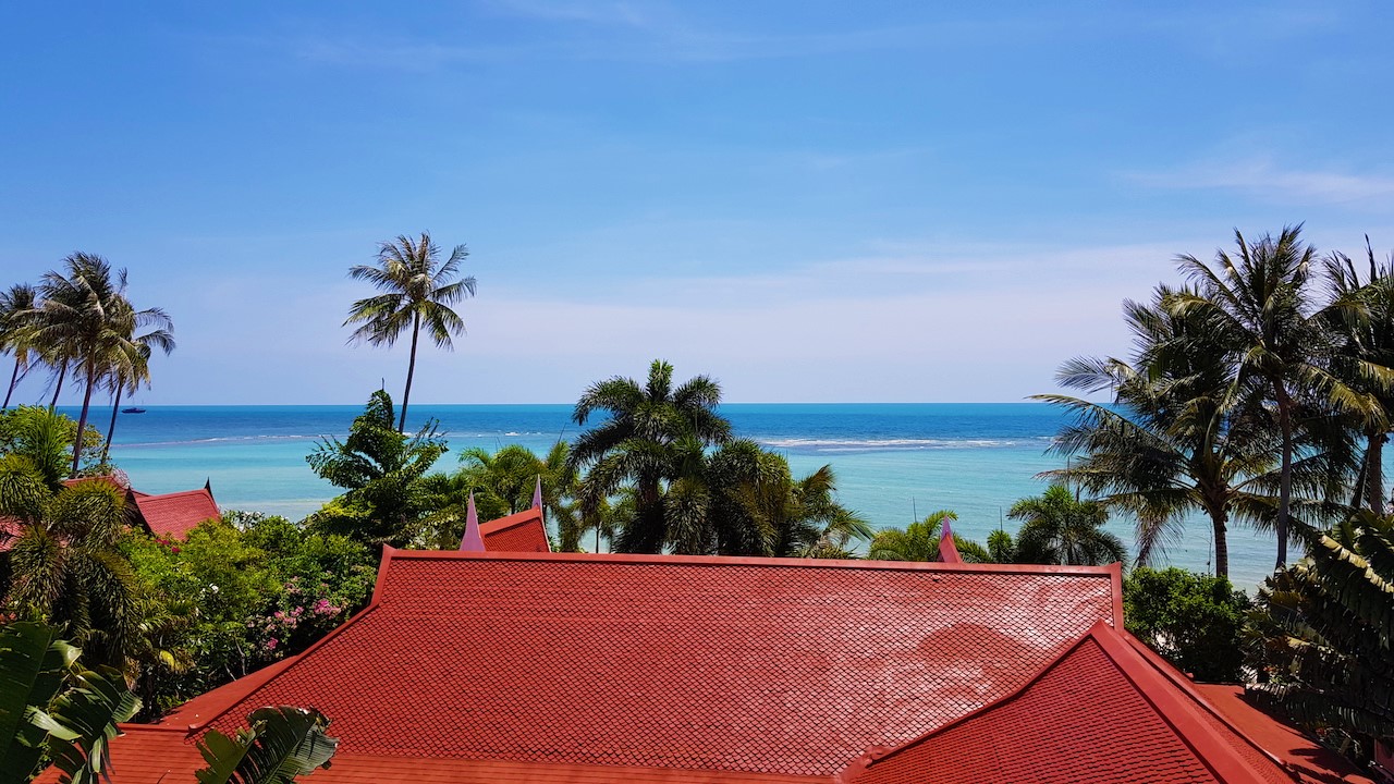 Tropical 4-bedroom Beachside villa with Rooftop Terrace in Hua Thanon for sale