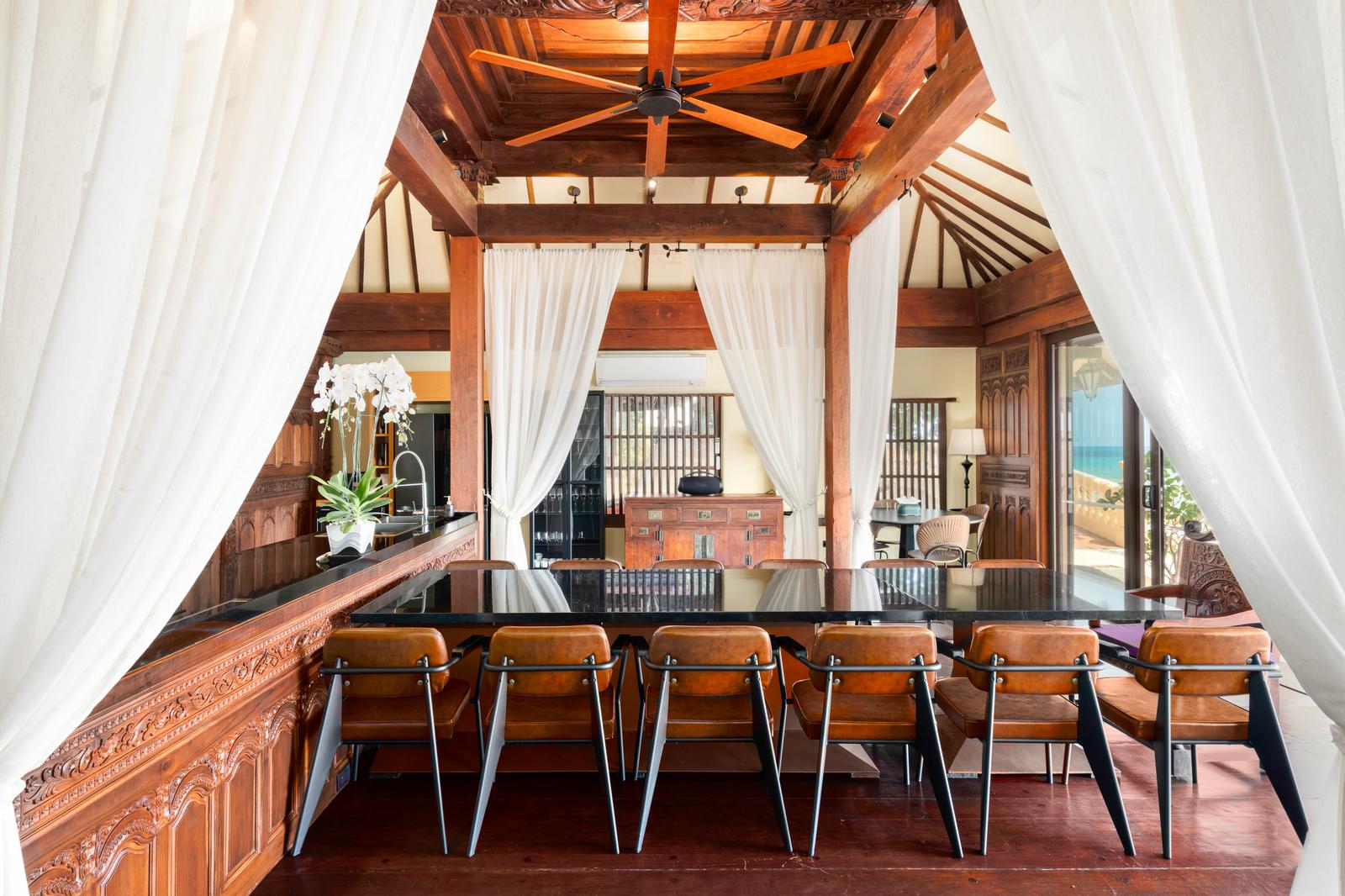 Villa Ladylagoon – Rare 8 Bedroom Beachfront villa in Laem Set for sale