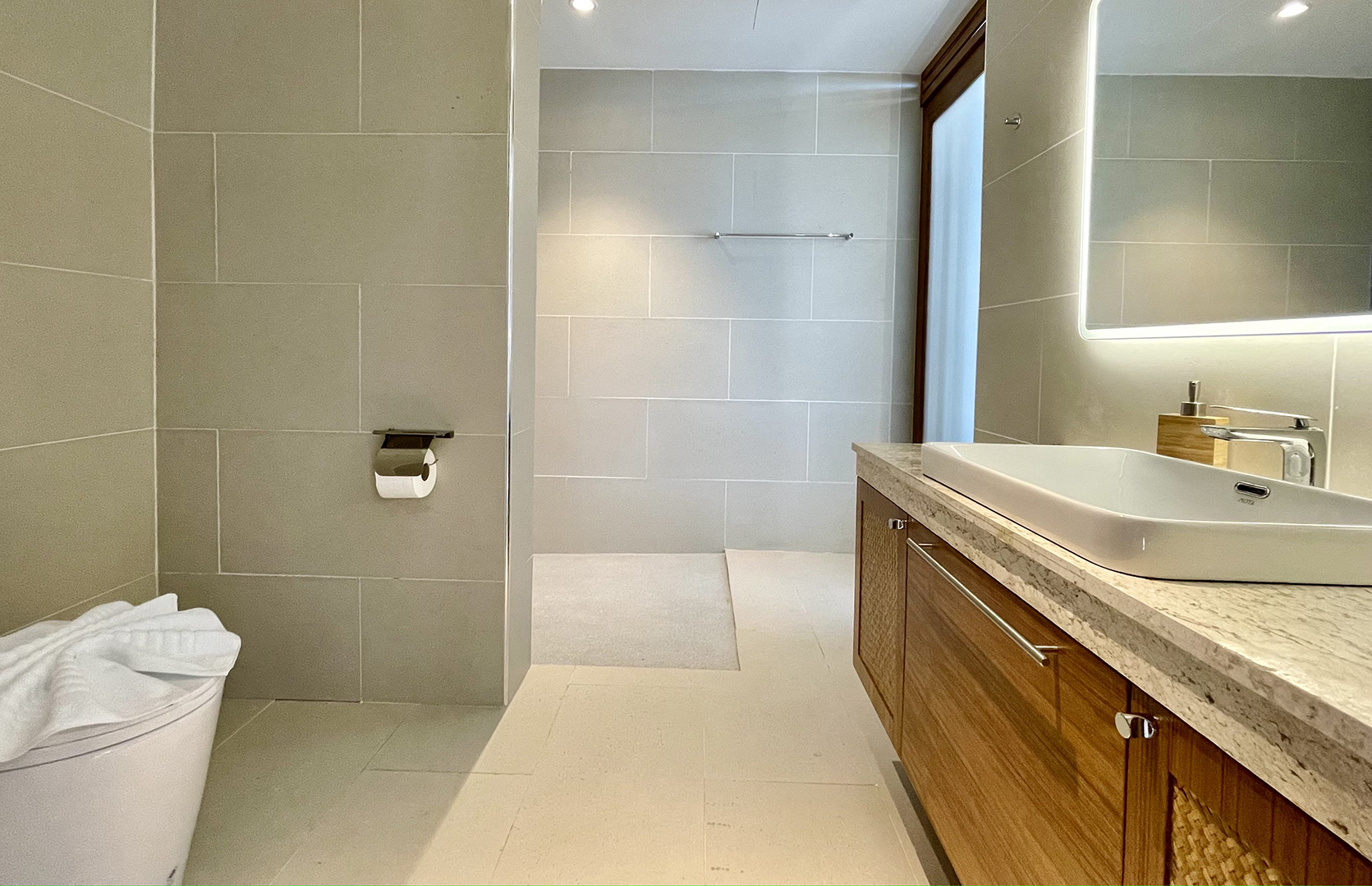 (PRICE REDUCED!) Darika Residence B3 - Grandeur 4 Bedroom Seaview Pool Villa in Bang Por for sale