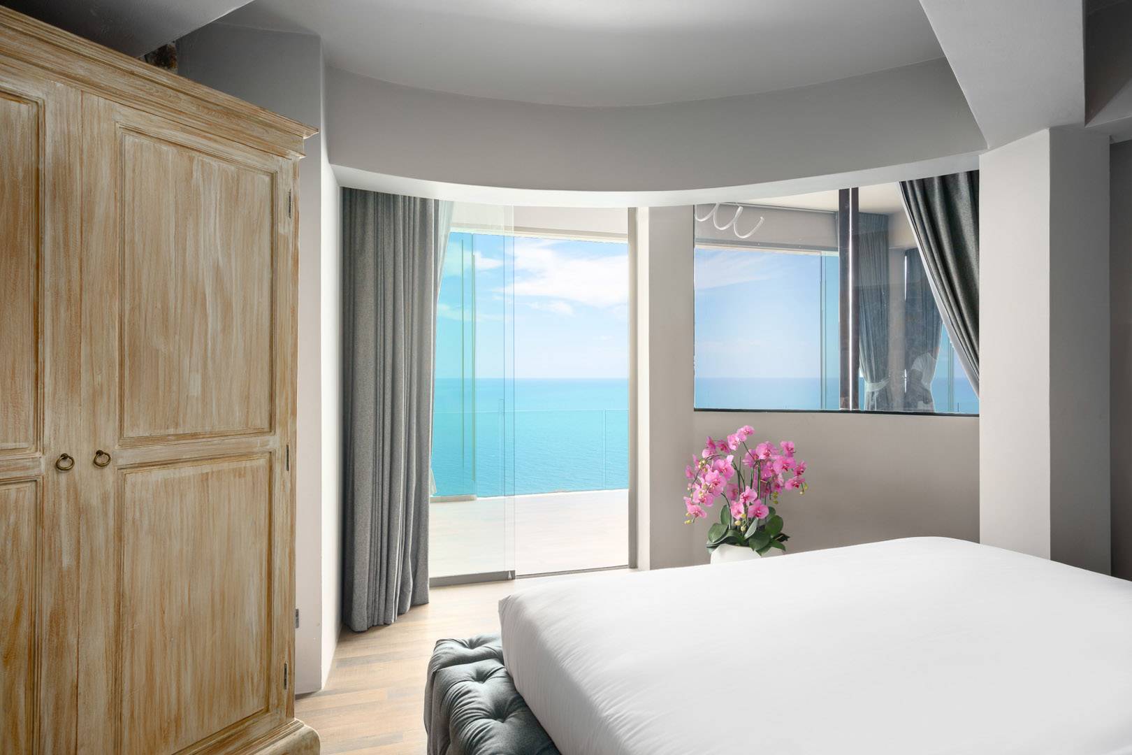 Villa Amaze – The Most Iconic Seaview Villa in Chaweng Noi for sale