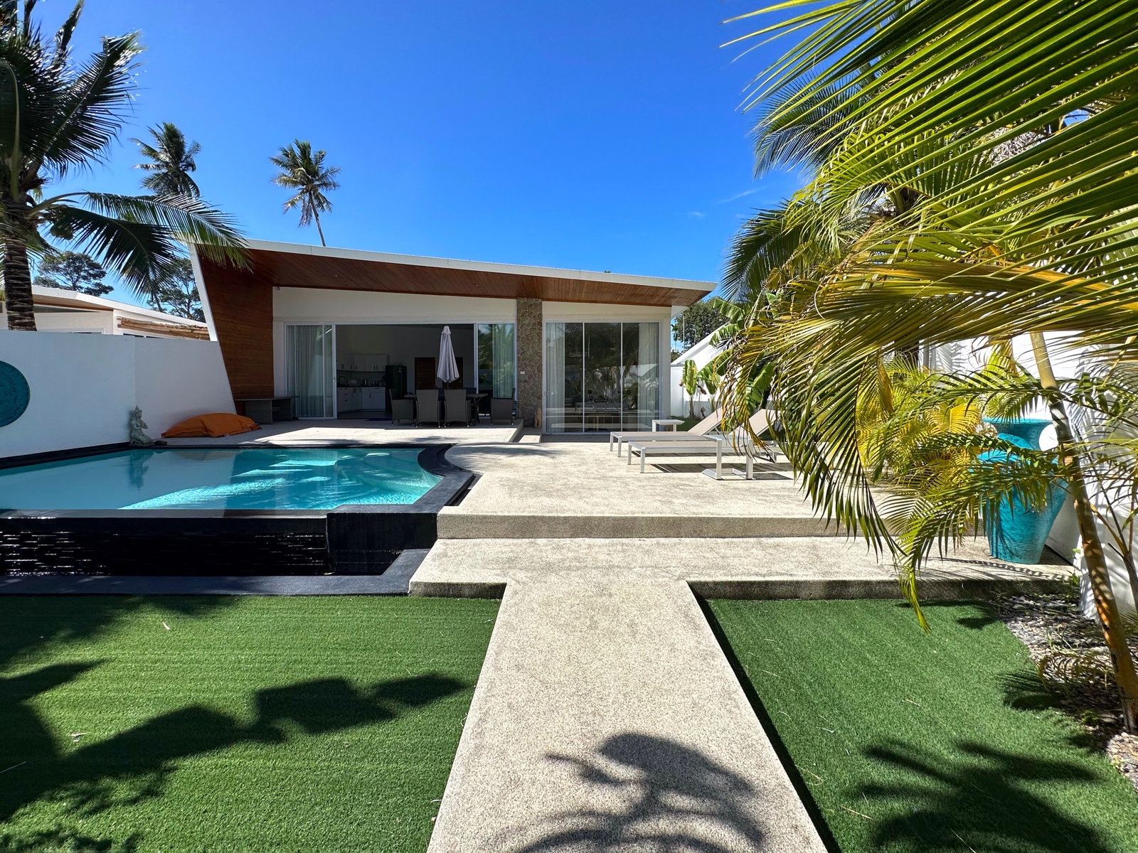 (SOLD) Comfortable 3 Bedroom Garden Pool Villa in Bophut for sale