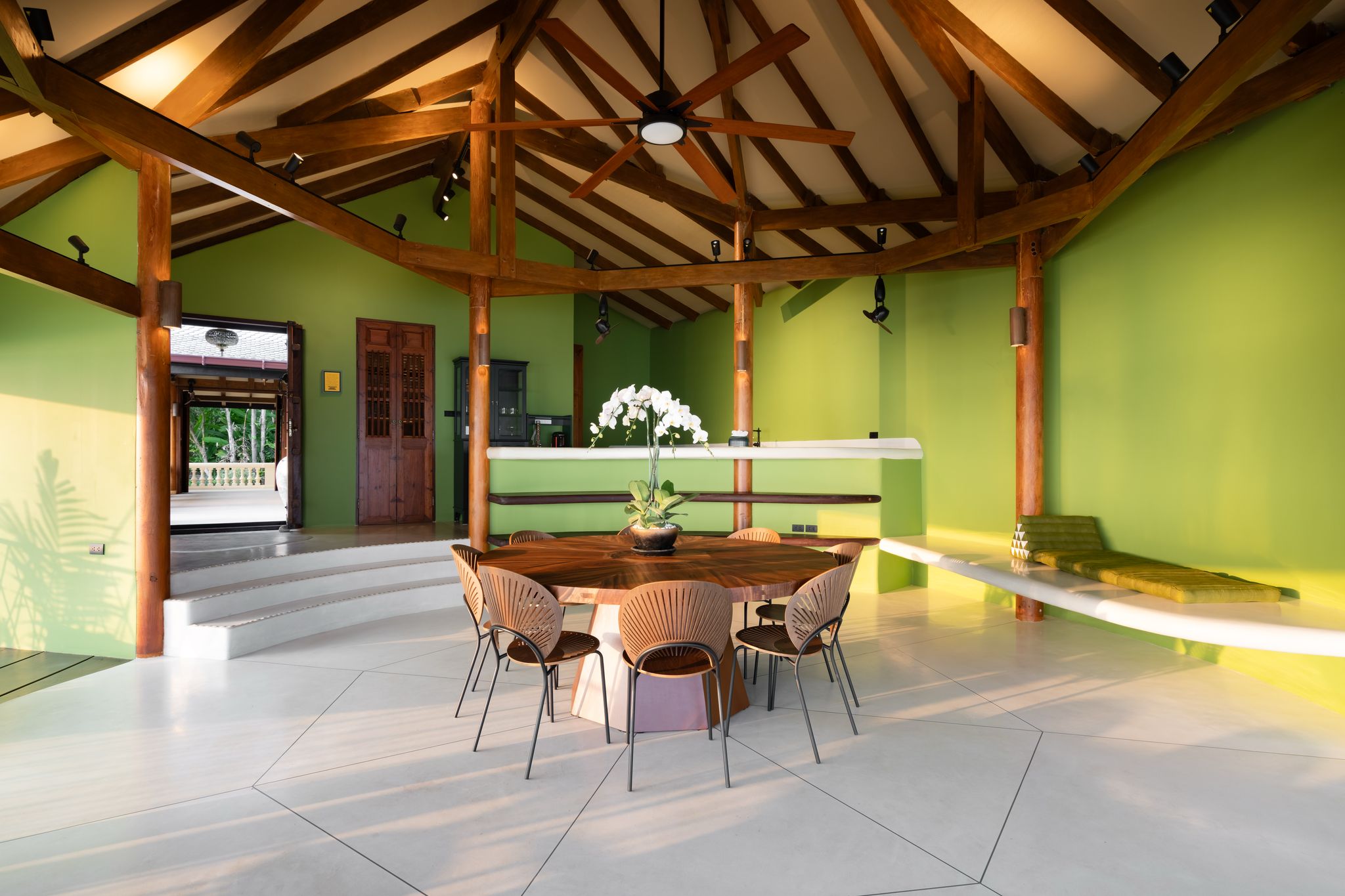 Villa Ladylagoon – Rare 8 Bedroom Beachfront villa in Laem Set for sale