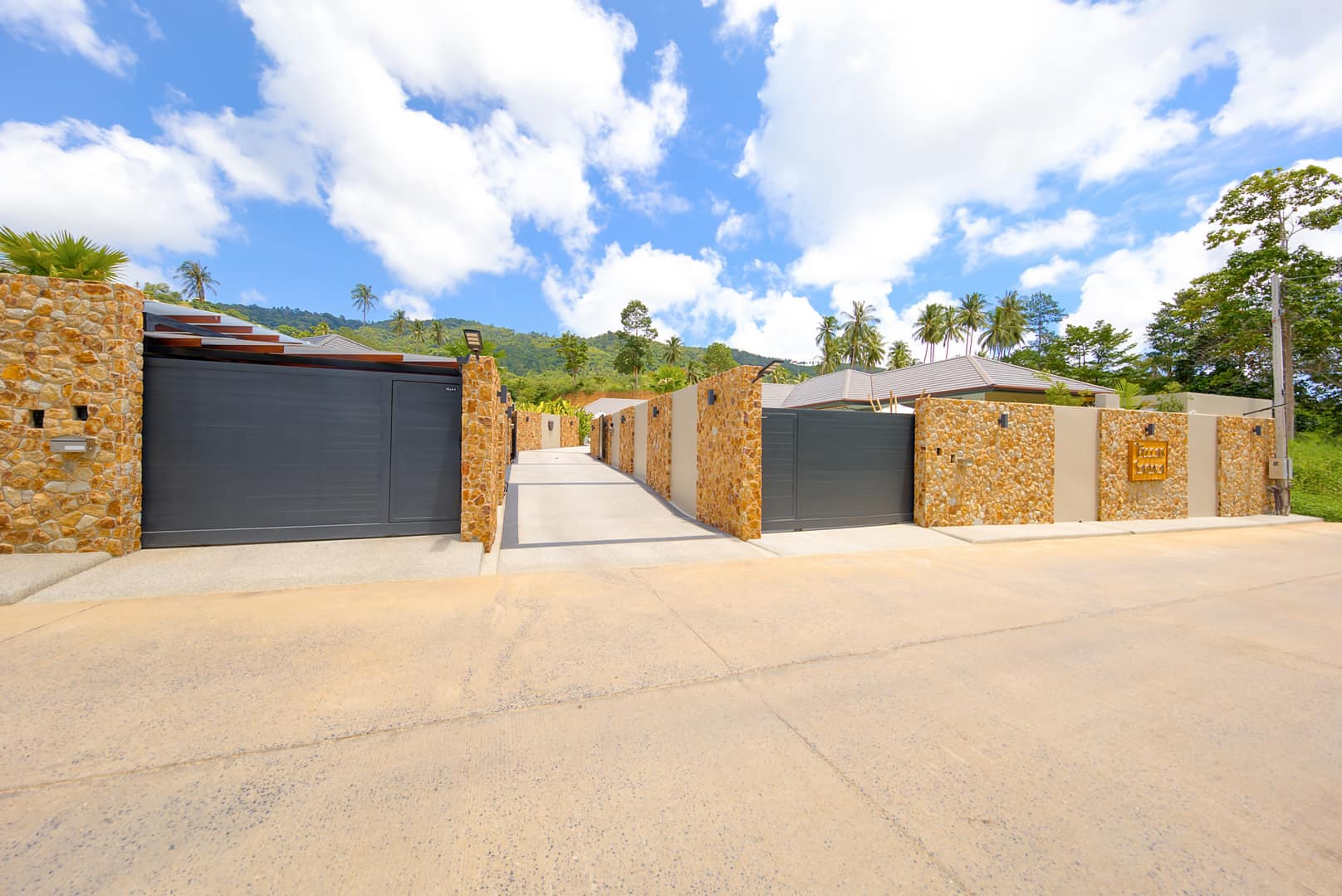 (SOLD) Villa Saona 1 – Chic 3 Bedroom Pool Villa in Lamai for Sale