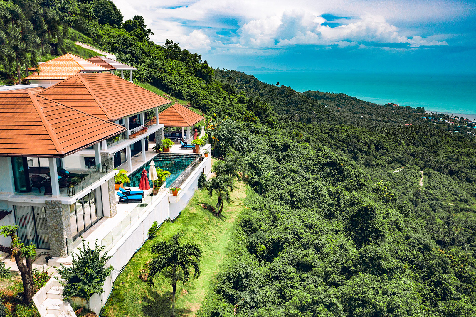 The Peak – Cliffside 5 Bedroom 6 Bathroom Seaview Villa in Bangpor for sale