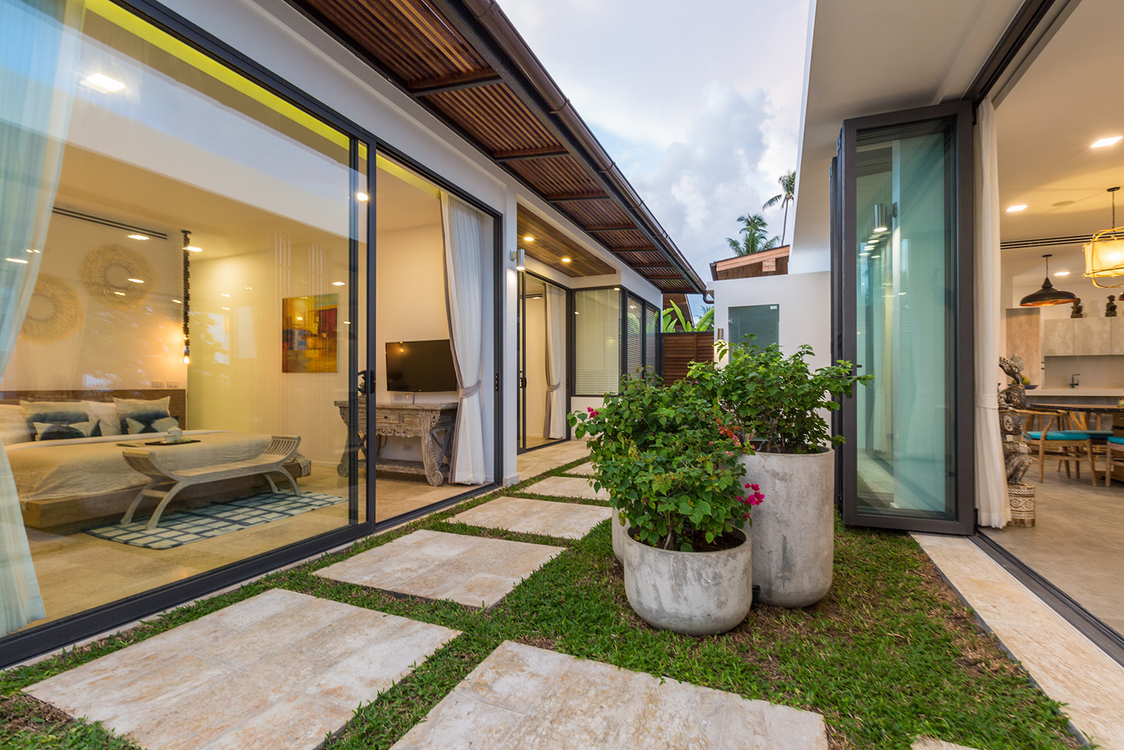 (SOLD) Villa Suma by Pavana – Luxurious 7 Bedroom Beachfront Villa in Laem Sor for sale