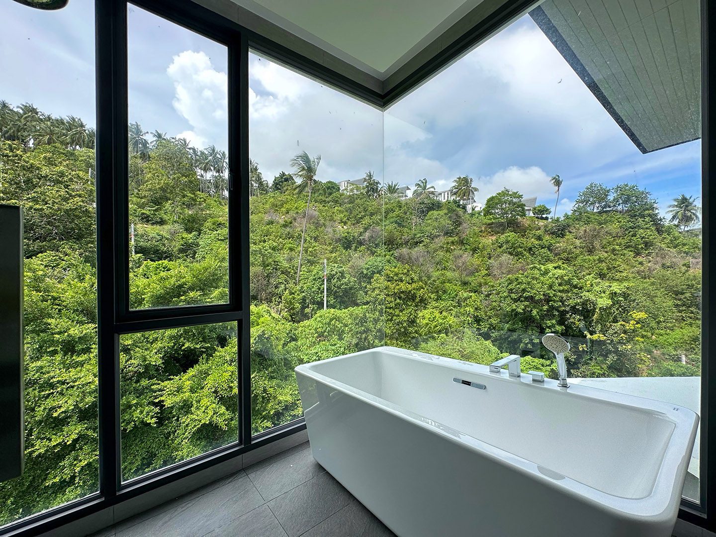 Verano Residence - Quality 4+1 Bedroom Seaview Pool Villa in Chaweng Noi for Sale