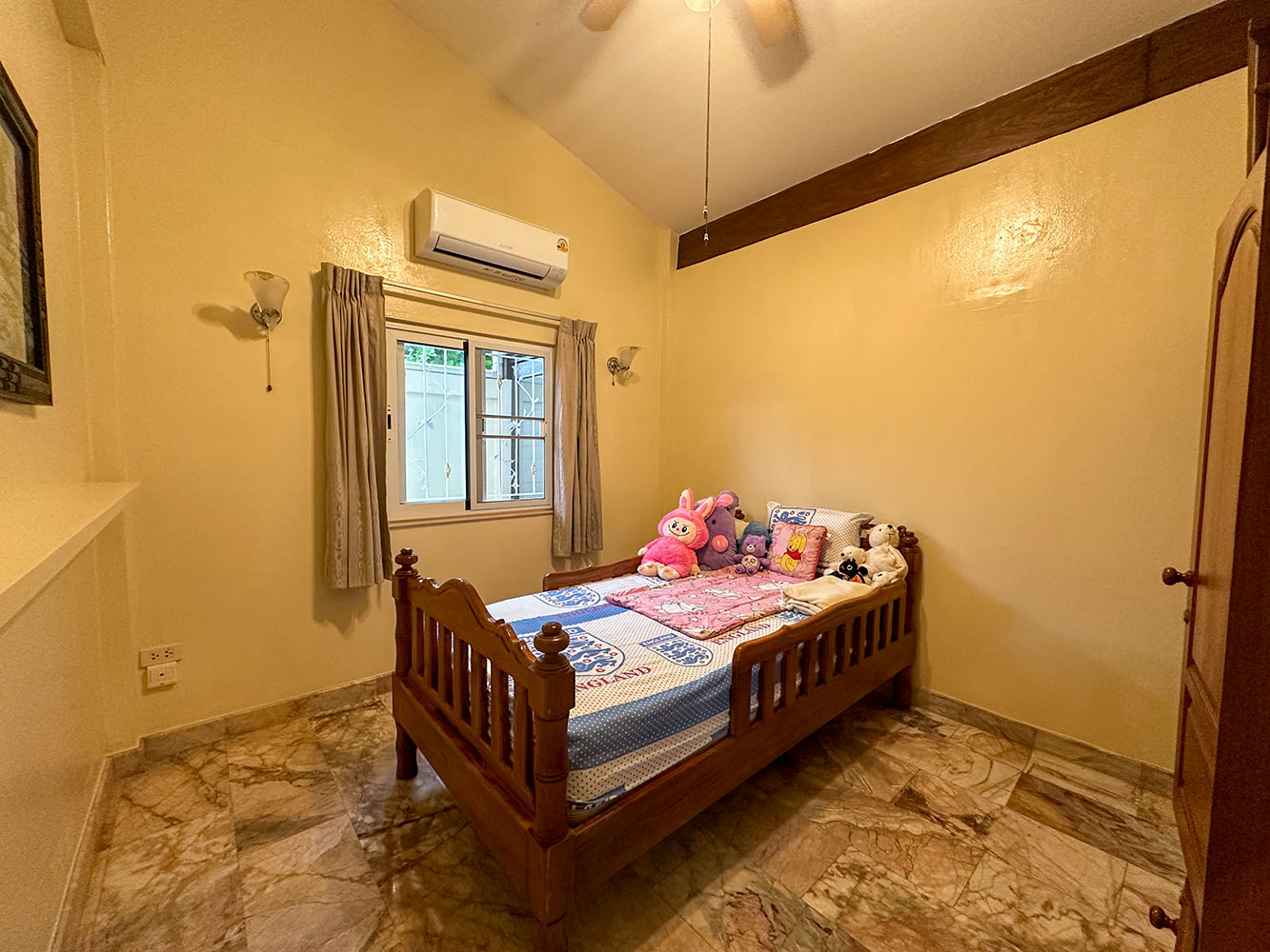 (PRICE REDUCED!) Rare Opportunity 9-Bedroom Beachfront Villa with Redevelopment Potential in Bangpor