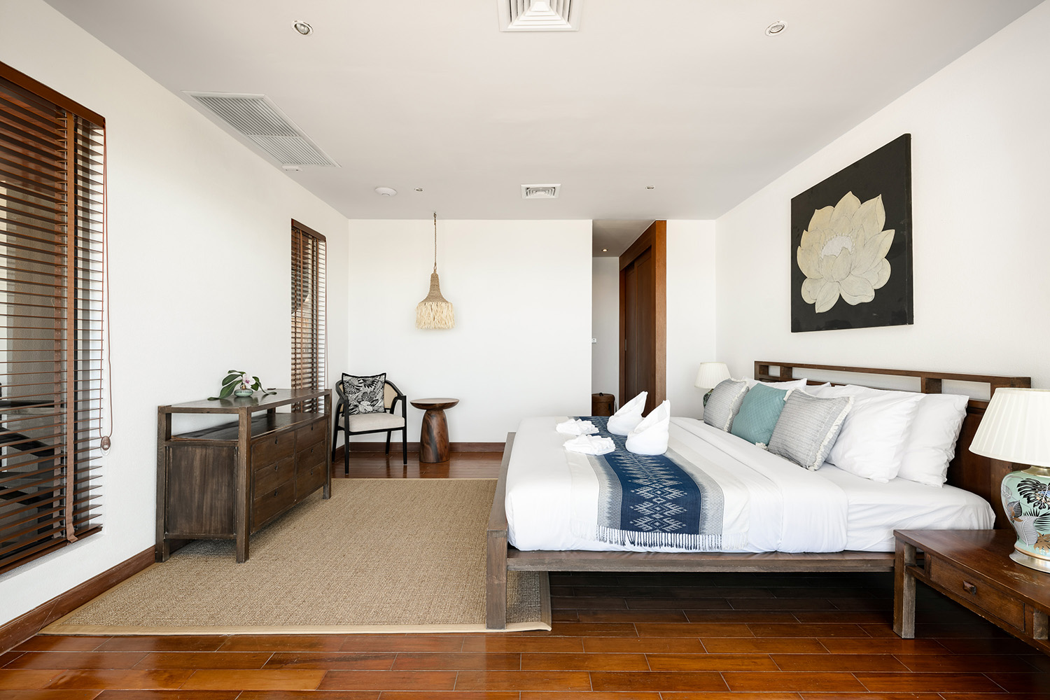 Baan Faa Sai – Renovated 5 Bedroom Seaview Pool Villa in Bangpor for Sale
