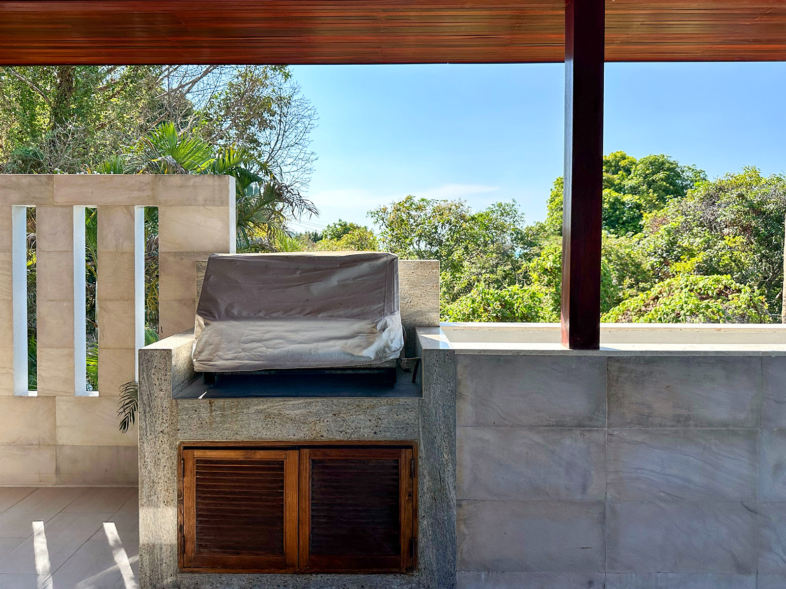 (PRICE REDUCED!) Contemporary 4 Bedroom Seaview Villa in Plai Laem for sale