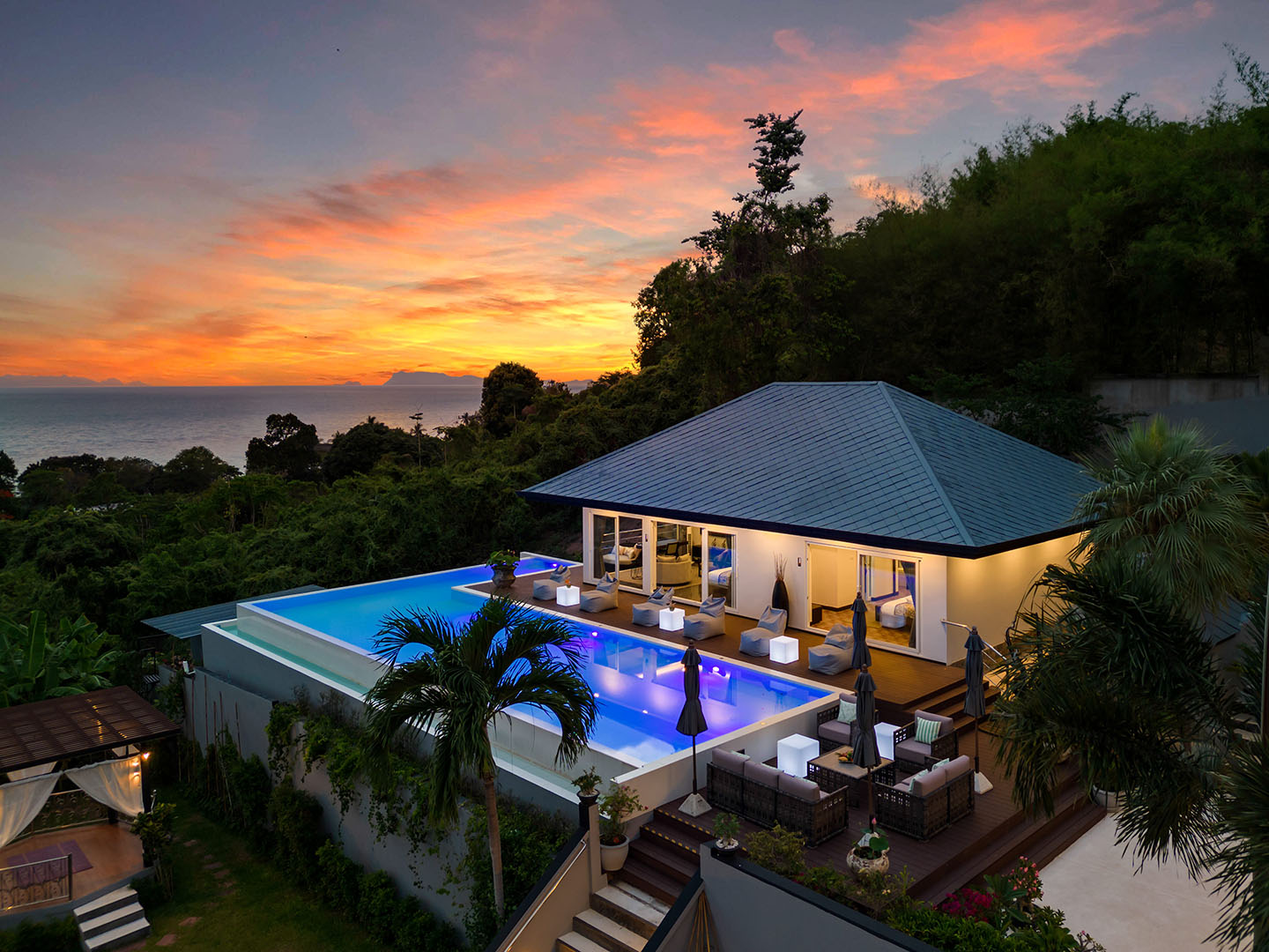 Substantial 9 Bedroom Seaview Pool Villa in Bang Makham for sale