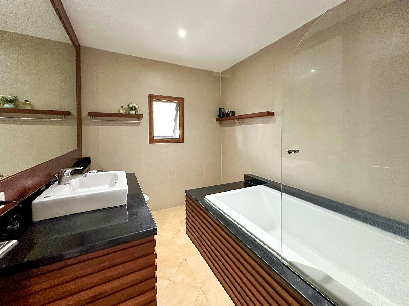 (PRICE REDUCED!) Contemporary 4 Bedroom Seaview Villa in Plai Laem for sale