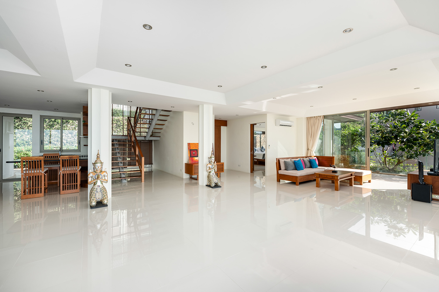 (PRICE REDUCED!) Narai Kiri Villa – Spacious 5 Bedroom Seaview Pool Villa in Plai Laem for sale