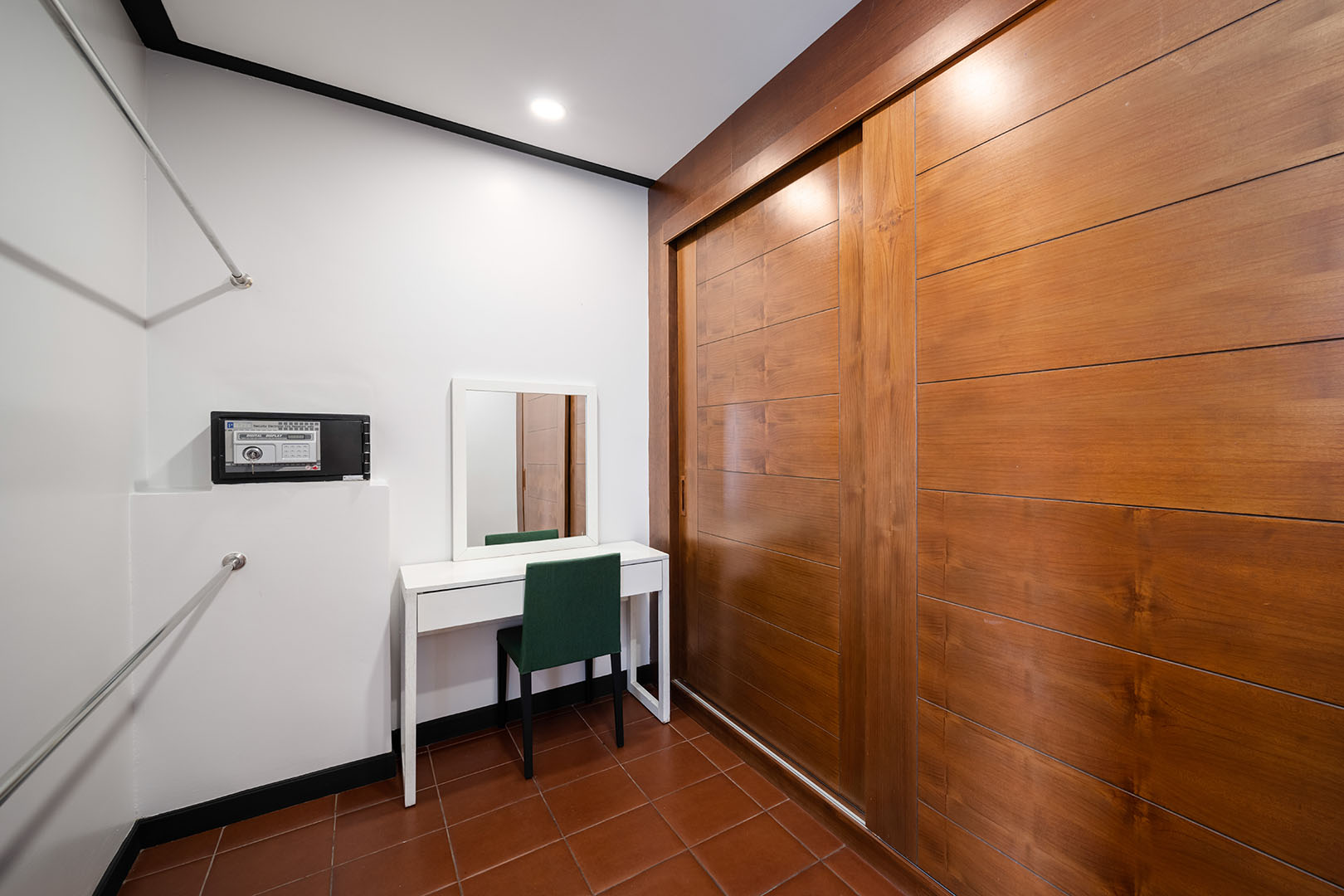 Substantial 9 Bedroom Seaview Pool Villa in Bang Makham for sale