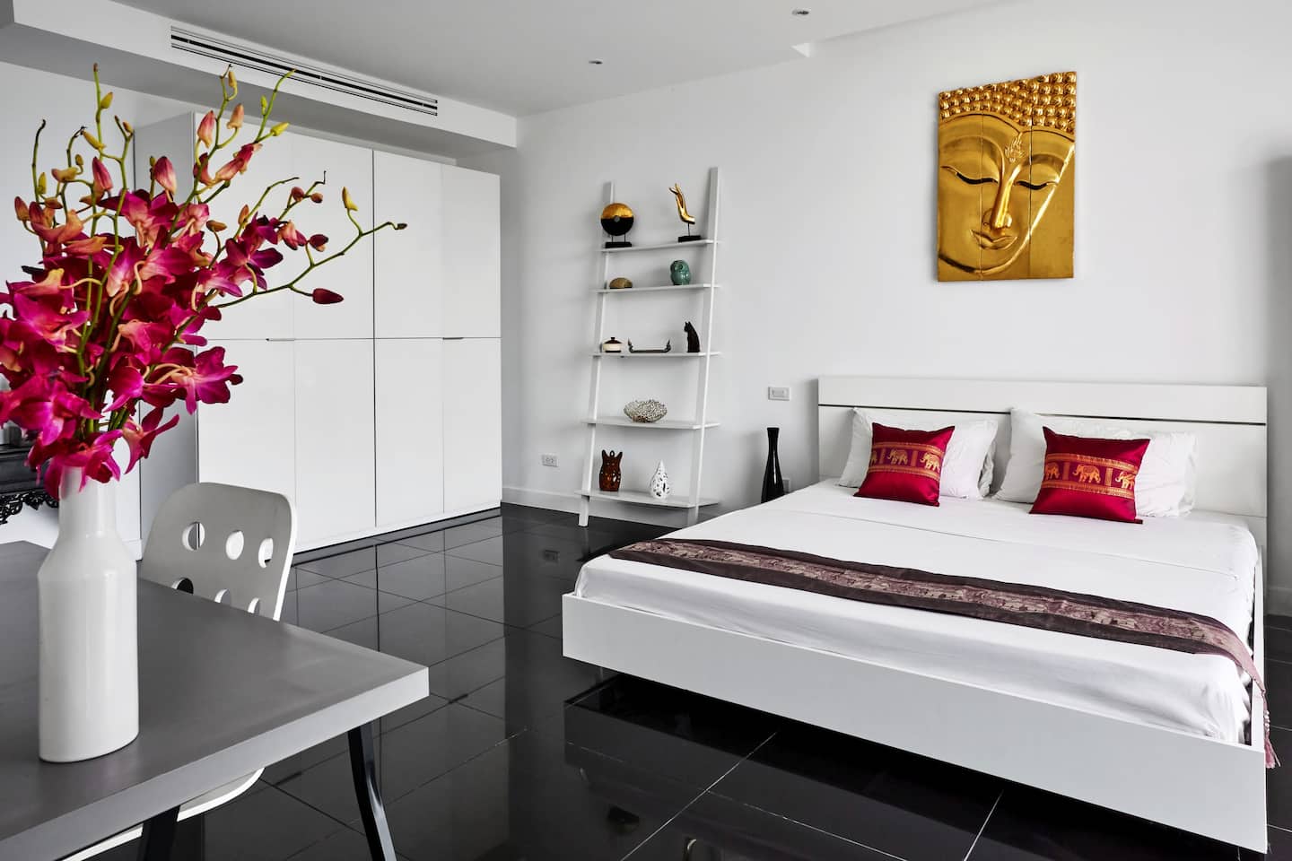(SOLD) Luxury 4 bedroom Seaview Pool villa in Unique Residence for sale