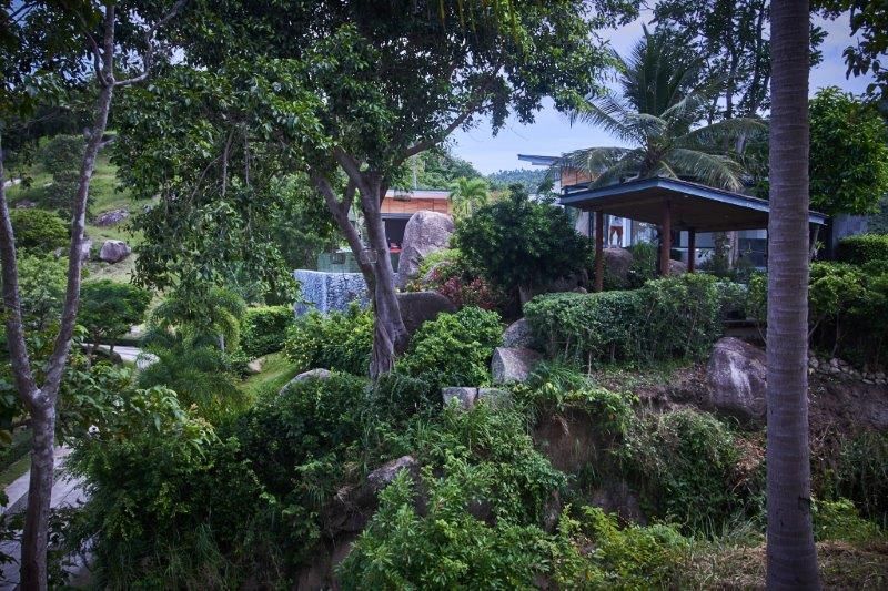 Architecturally Stunning Villa with Spectacular Ocean and Mountain View