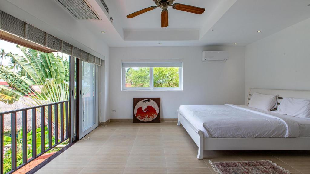 Tropical 4-bedroom Beachside villa with Rooftop Terrace in Hua Thanon for sale