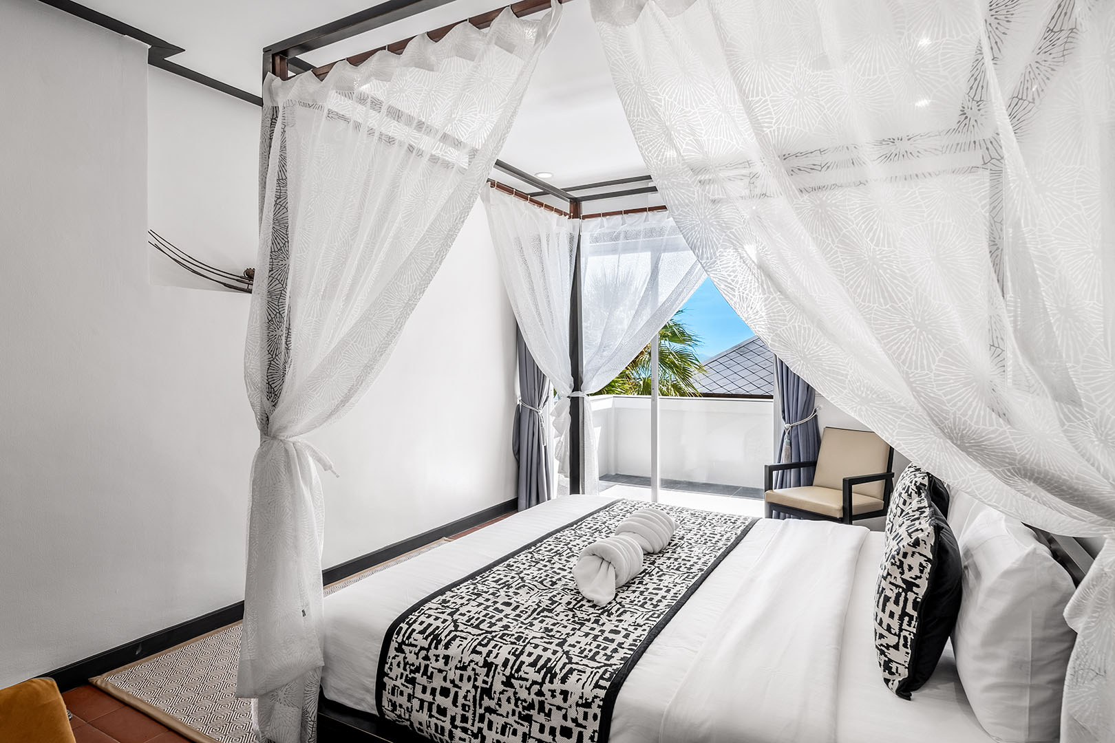 Substantial 9 Bedroom Seaview Pool Villa in Bang Makham for sale