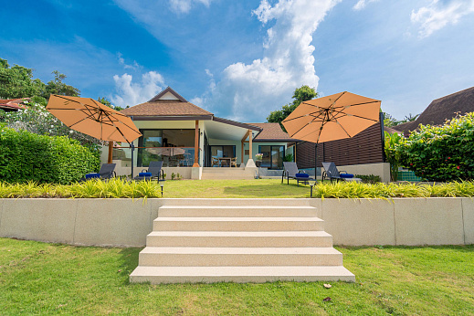 Villas "Indu Cocoon – Cosy 2 Bedroom Beachfront Pool Villa in Bang Makham for sale" 2 bedrooms, beachfront, garden, private pool, sea view, district Nathon, sale for 27 000 000 baht