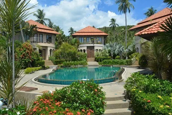 Villa Sunflower - Prime Location 3 Bedroom Villa with Shared Pool in Bangrak for Sale