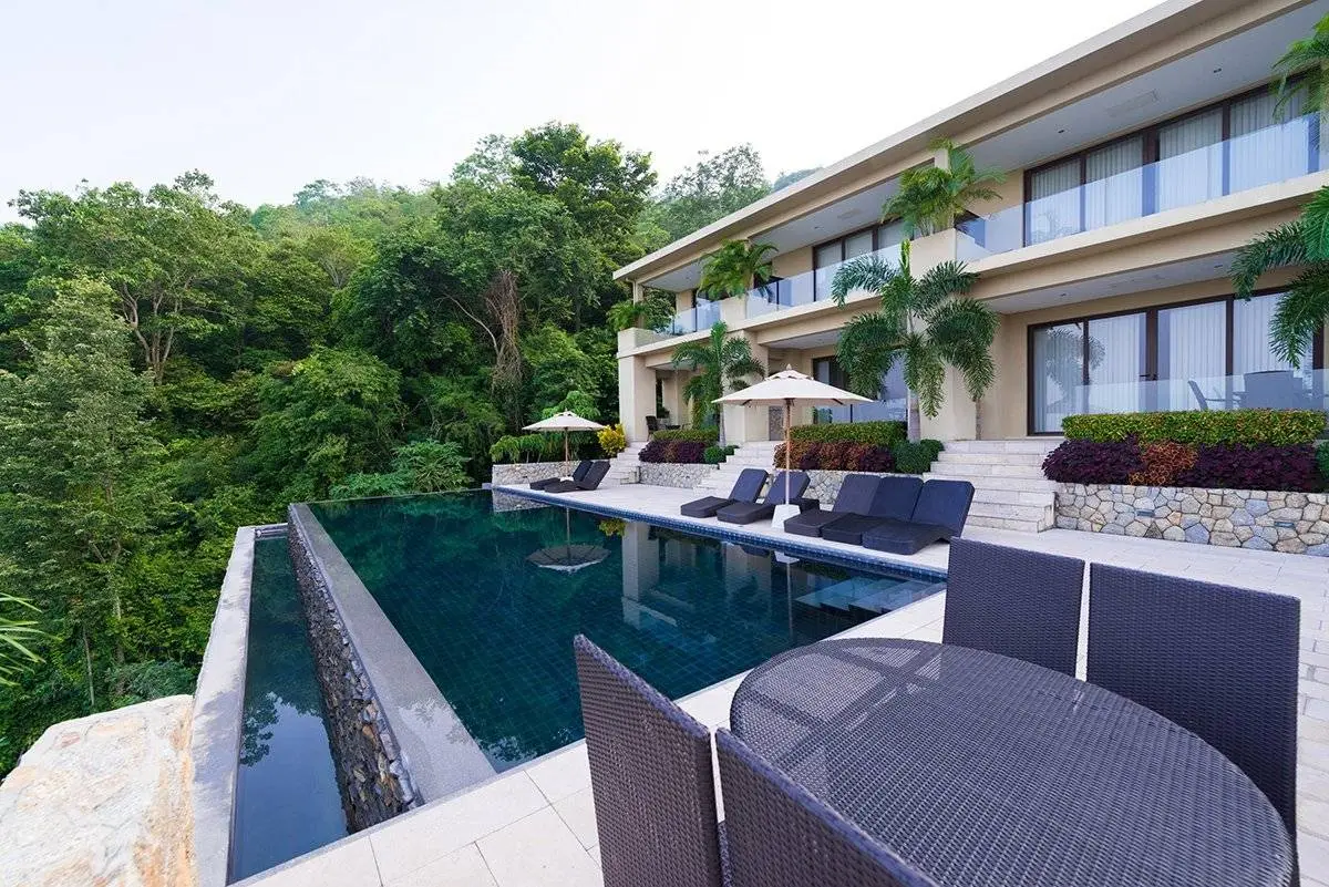 Luxurious 2 bedroom seaview townhouses in Chaweng for sale 