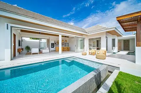 Villas "Villa Bocami - Balinese Beachside 3 Bedroom Garden Pool Villa in Bangrak for sale" 3 bedrooms, 4 showers, garden, private pool, walking distance to the beach, district Bang Rak, 