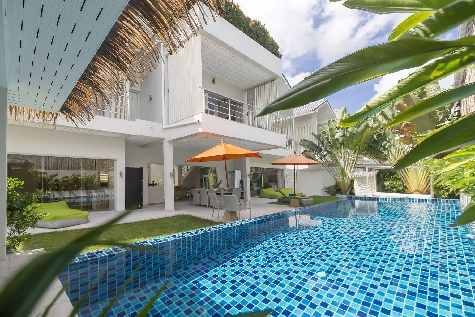 Villa Mojito – Beachside 5 Bedroom Pool Villa in Ban Tai for sale