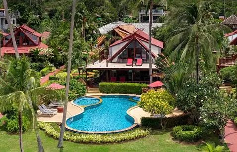 Villas "Villa Coconut Paradise – Authentic Teak 4 Bedroom Beachside Villa in Bang Por" 4 bedrooms, 3 showers, beachfront, garden, private pool, sea view, walking distance to the beach, district Bang Por, 