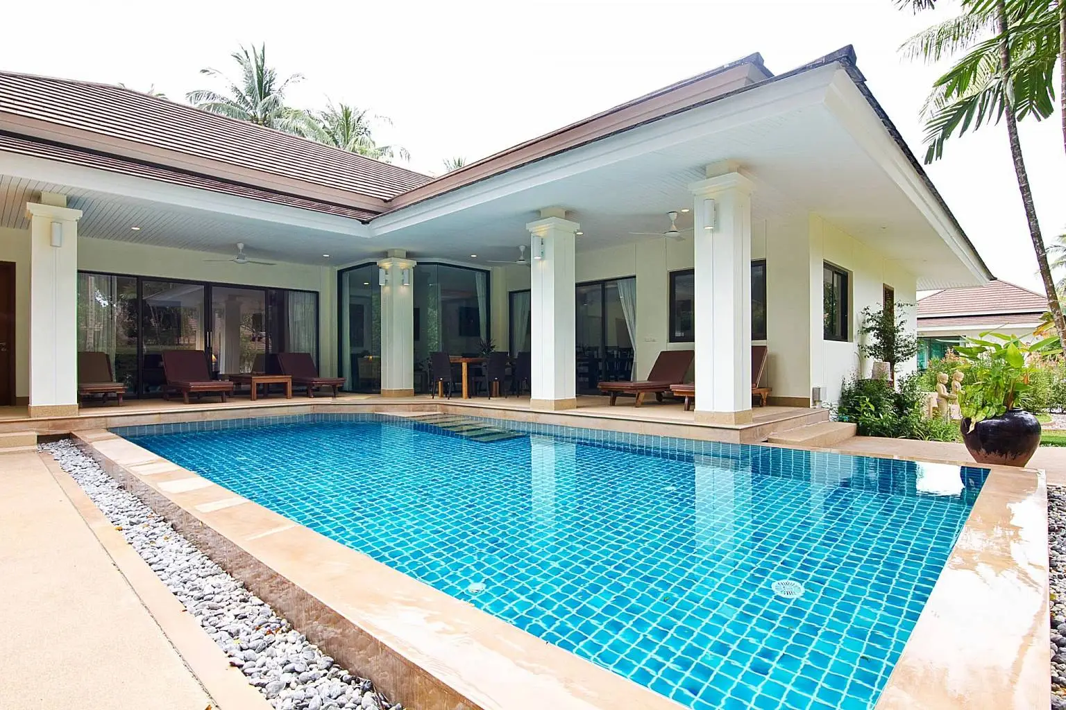 Baan Leelavadee - spacious 3 bedroom family villa for sale in Maenam: BAAN LEELAVADEE 