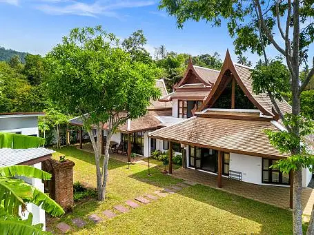 Villas "Beach Access 2+1 Bedroom Thai Styled House in Lamai for sale" 2 bedrooms, 3 showers, garden, walking distance to the beach, district Lamai, 