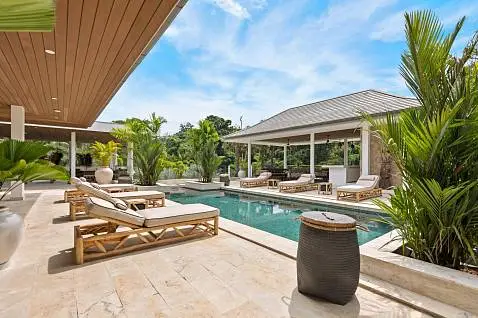 Villas "Villa Riverside – Luxury 5 Bedroom Balinese Tropical Retreat in Maenam for sale" 5 bedrooms, 6 showers, garden, private pool, district Maenam, 