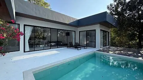 Villas "Villa Rimba – Fully renovated 3 Bedroom Garden Pool Villa in Bangrak for sale" 3 bedrooms, 4 showers, garden, private pool, district Bang Rak, 