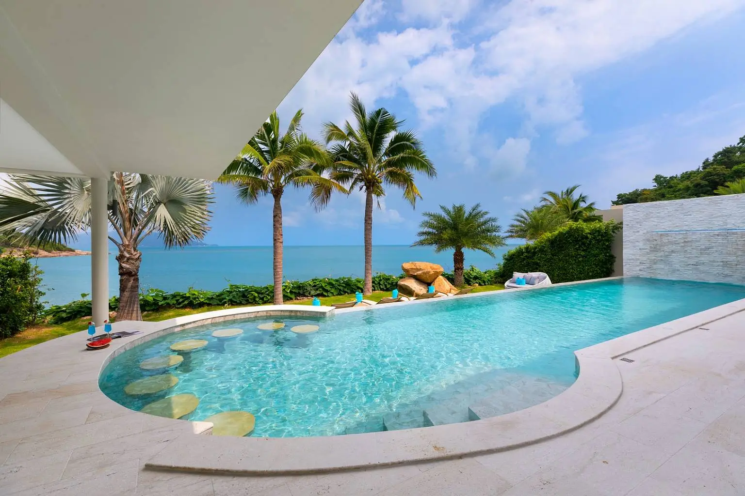 Villa Blue Amber – Exclusive 4-Bedroom Waterfront Pool Villa in Samrong Bay for Rent: Villa Blue Amber – Exclusive 4-Bedroom Waterfront Pool Villa in Samrong Bay for Rent