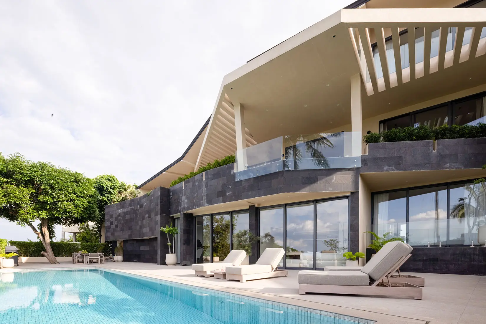 Villas "KW2 Villa – Minimalist Designer 5 Bedroom Seaview Pool Villa in Bang Por for sale" 5 bedrooms, 6 showers, garden, private pool, sea view, district Bang Por, 