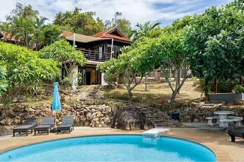 Villas "Indu Seabreeze – Wooden 3 Bedroom Seaview Villa in Bang Makham for sale" 3 bedrooms, 3 showers, beachfront, garden, private pool, sea view, district Nathon, 