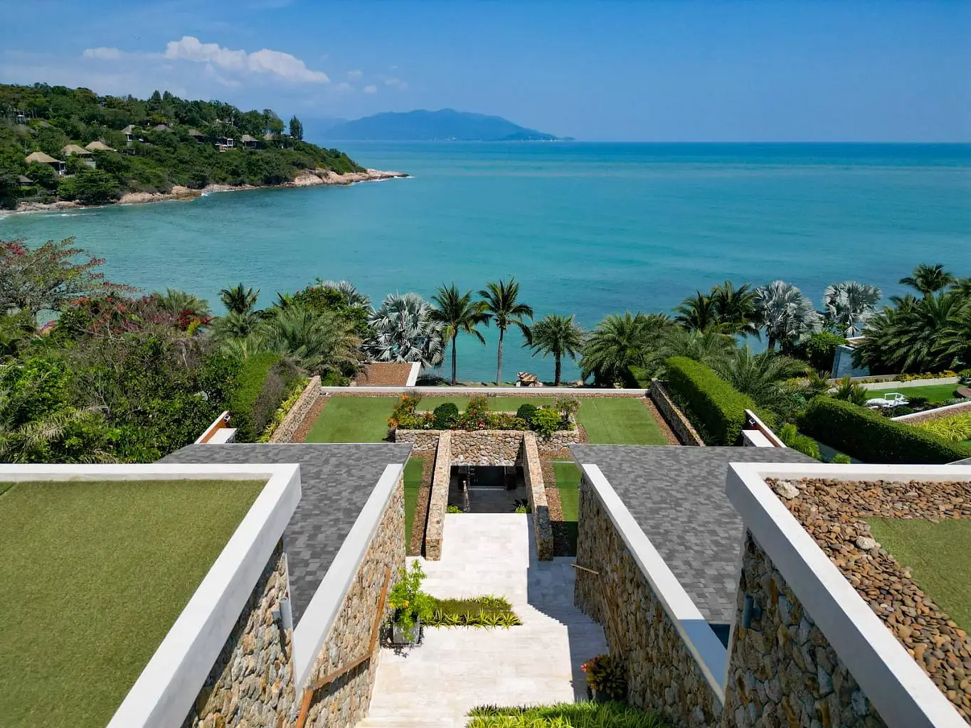 Villa Blue Amber – Exclusive 4-Bedroom Waterfront Pool Villa in Samrong Bay for Rent