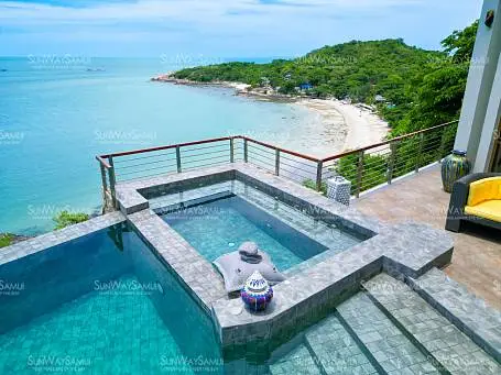 Villas "Villa Azure – Exclusive 5 Bedroom Seaview Villa in Tongson Bay for sale" 5 bedrooms, 6 showers, garden, private pool, sea view, walking distance to the beach, district Thongson Bay, 
